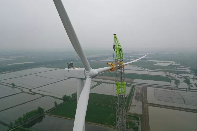 152米！中联重科ZCC9800W起重机创造风电吊装新高度！